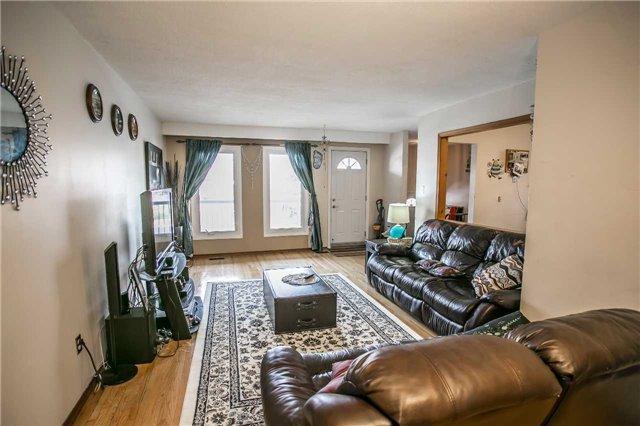 4050 Dunmow Cres, House semidetached with 3 bedrooms, 2 bathrooms and 3 parking in Mississauga ON | Image 8
