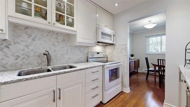 20 Harper Way, Townhouse with 4 bedrooms, 2 bathrooms and 2 parking in Markham ON | Image 2