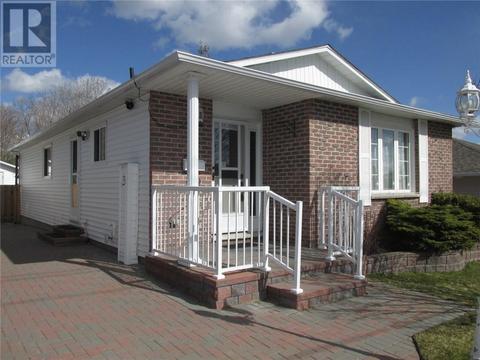 19 Esten Drive S, House detached with 3 bedrooms, 2 bathrooms and null parking in Elliot Lake ON | Card Image