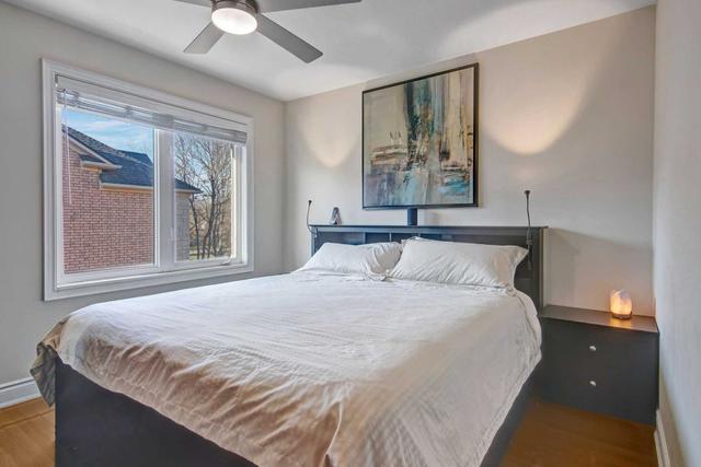 128 Park St E, Townhouse with 3 bedrooms, 4 bathrooms and 3 parking in Mississauga ON | Image 9