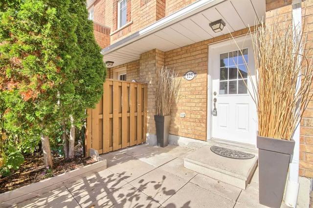 125 - 2 Hedge End Rd, Townhouse with 3 bedrooms, 2 bathrooms and 2 parking in Toronto ON | Image 12