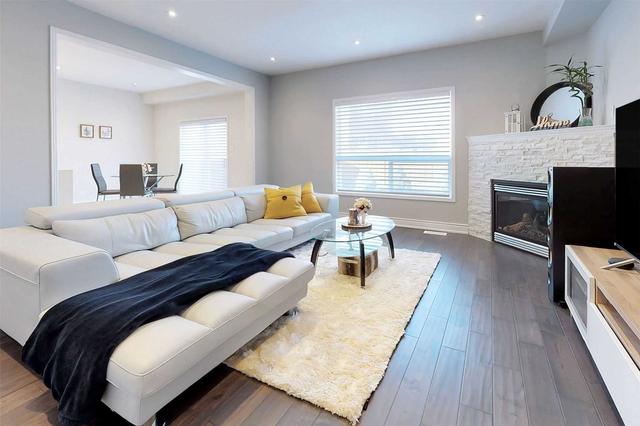 66 Barnwood Dr, House detached with 3 bedrooms, 3 bathrooms and 3 parking in Richmond Hill ON | Image 2