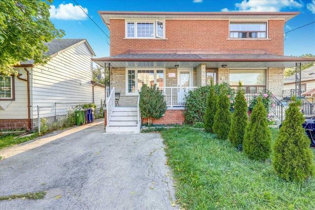140 Magnolia Ave, House semidetached with 3 bedrooms, 3 bathrooms and 3 parking in Toronto ON | Image 1