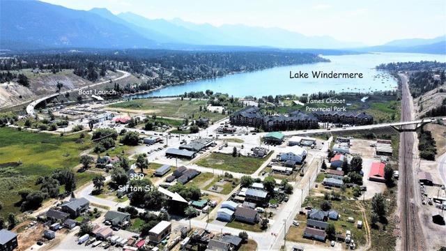 359 Sifton Street, House detached with 2 bedrooms, 1 bathrooms and null parking in Invermere BC | Image 1