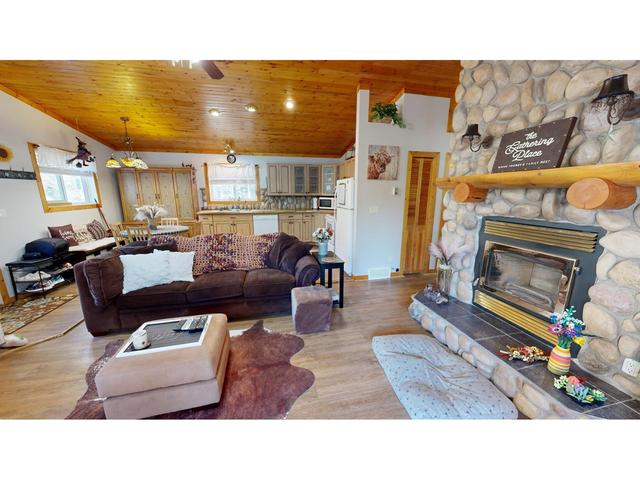 4982 Spur Road, House detached with 3 bedrooms, 2 bathrooms and null parking in East Kootenay G BC | Image 8