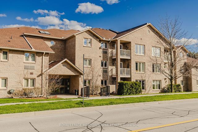 18 - 3050 Pinemeadow Dr, Condo with 2 bedrooms, 2 bathrooms and 1 parking in Burlington ON | Image 1