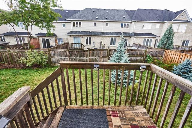25 Odessa Cres, House attached with 3 bedrooms, 3 bathrooms and 2 parking in Whitby ON | Image 2