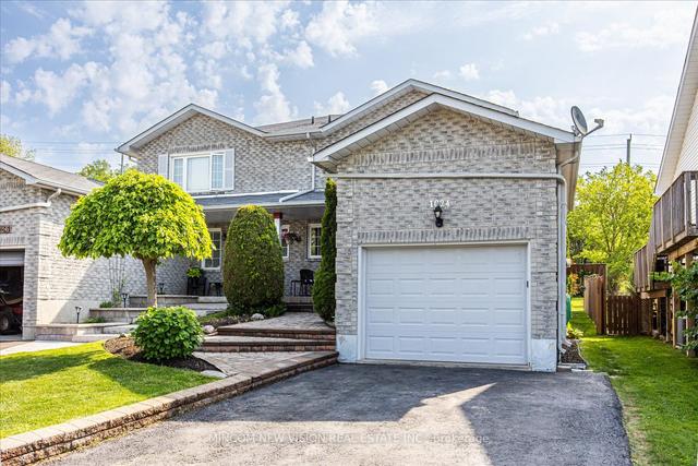 1024 Snowberry St, House semidetached with 3 bedrooms, 2 bathrooms and 4 parking in Oshawa ON | Image 1