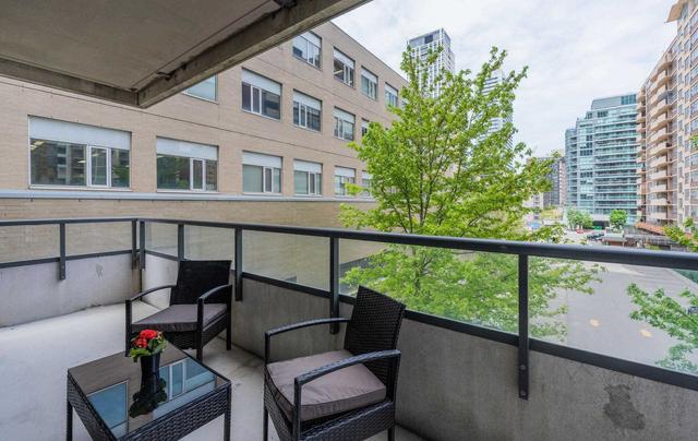 221 - 70 Roehampton Ave, Condo with 2 bedrooms, 2 bathrooms and 1 parking in Toronto ON | Image 24