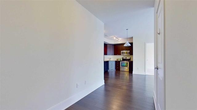 829 - 560 Front St W, Condo with 2 bedrooms, 2 bathrooms and 1 parking in Toronto ON | Image 3