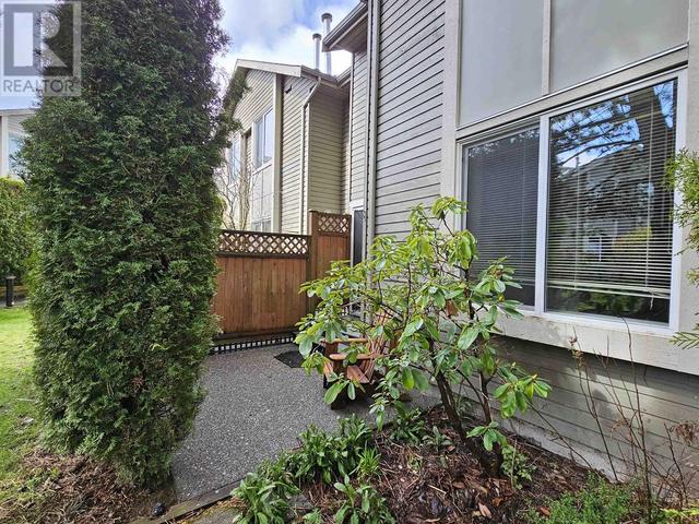 16 - 40200 Government Road, House attached with 2 bedrooms, 2 bathrooms and 2 parking in Squamish BC | Image 4