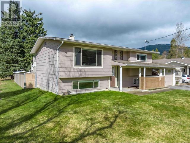 145 Columbia Park Drive, House detached with 2 bedrooms, 2 bathrooms and null parking in Revelstoke BC | Image 27