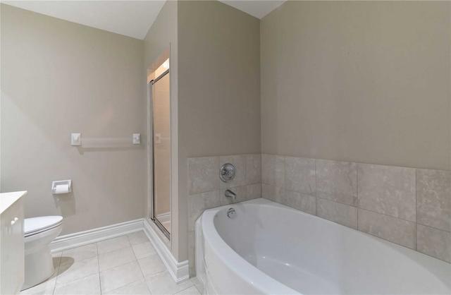 glb4 - 50 Old Mill Rd, Condo with 2 bedrooms, 3 bathrooms and 2 parking in Oakville ON | Image 19
