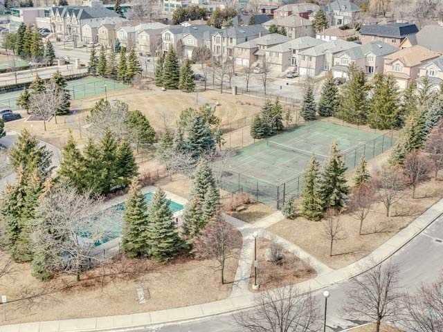 ph110 - 81 Townsgate Dr, Condo with 2 bedrooms, 1 bathrooms and 1 parking in Vaughan ON | Image 10