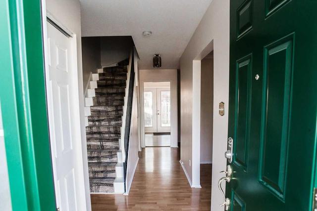 1031 Meadowlands Dr, Townhouse with 3 bedrooms, 2 bathrooms and 1 parking in Ottawa ON | Image 3