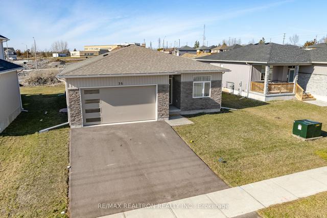 36 Mcfarland Dr, House detached with 2 bedrooms, 3 bathrooms and 4 parking in Belleville ON | Image 1