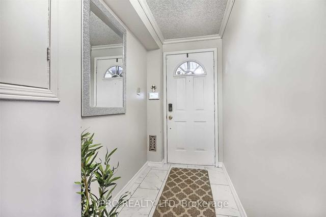 39 Spadina Rd, Townhouse with 4 bedrooms, 3 bathrooms and 2 parking in Brampton ON | Image 25