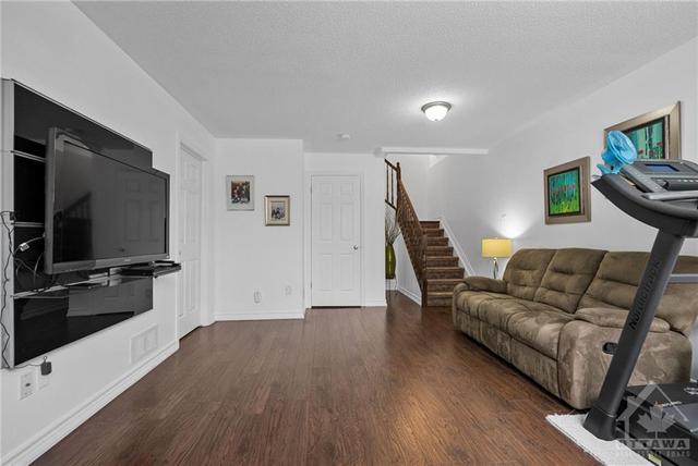 213 Silvermoon Crescent, Townhouse with 3 bedrooms, 3 bathrooms and 3 parking in Ottawa ON | Image 22