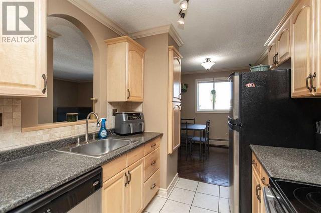 302, - 4722 44 Street, Condo with 2 bedrooms, 1 bathrooms and 1 parking in Sylvan Lake AB | Image 5