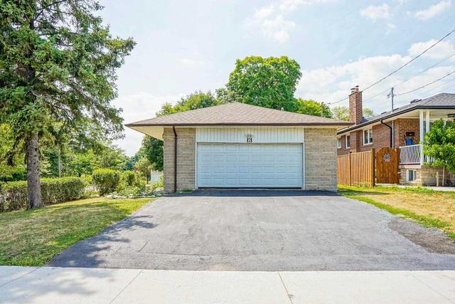 2 Ollerton Dr, House detached with 4 bedrooms, 2 bathrooms and 6 parking in Toronto ON | Image 23