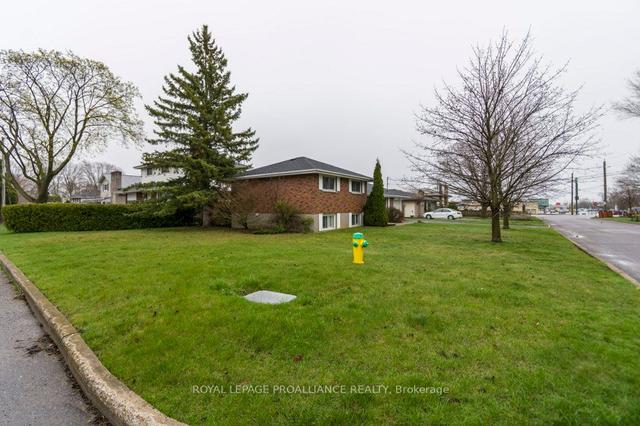 5 Plaza Sq, House detached with 3 bedrooms, 2 bathrooms and 3 parking in Belleville ON | Image 18