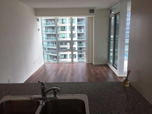 1106 - 19 Grand Trunk Cres, Condo with 2 bedrooms, 2 bathrooms and null parking in Toronto ON | Image 5