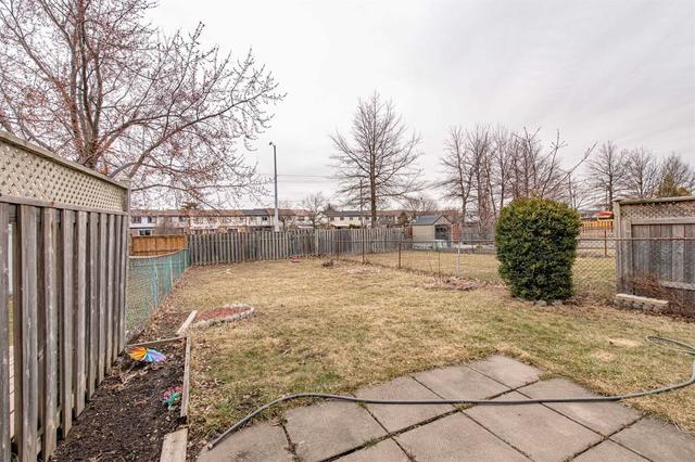 45 Kingswood Dr, House attached with 3 bedrooms, 2 bathrooms and 3 parking in Brampton ON | Image 27