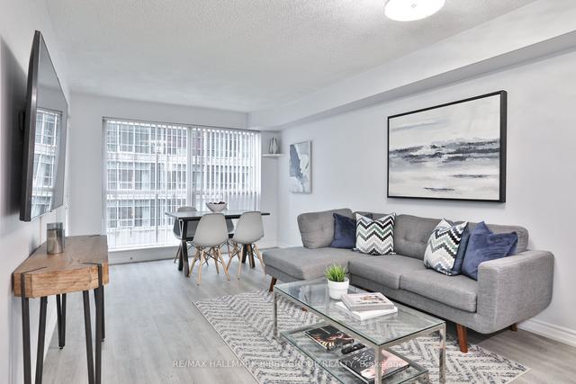 518 - 270 Wellington St W, Condo with 1 bedrooms, 1 bathrooms and 0 parking in Toronto ON | Image 1