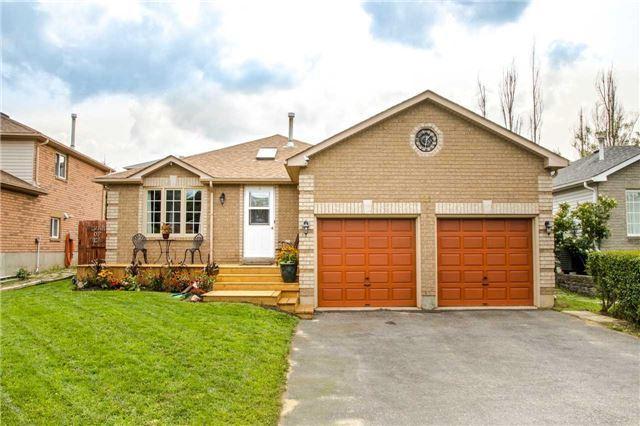 21 Columbia Rd, House detached with 3 bedrooms, 2 bathrooms and 2 parking in Barrie ON | Image 2