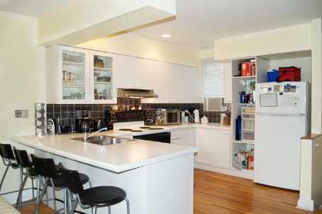 365 Euclid Ave, House attached with 4 bedrooms, 3 bathrooms and null parking in Toronto ON | Image 2