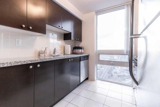 Lph7 - 3 Michael Power Pl, Condo with 2 bedrooms, 2 bathrooms and 1 parking in Toronto ON | Image 5