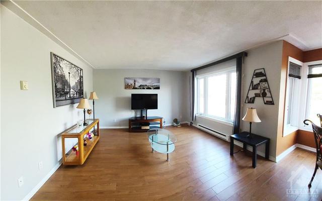 204 - 1972 St Laurent Boulevard, Condo with 2 bedrooms, 1 bathrooms and 1 parking in Ottawa ON | Image 3