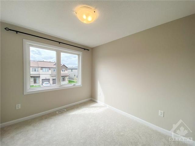 1033 Speedvale Court, Townhouse with 3 bedrooms, 4 bathrooms and 2 parking in Ottawa ON | Image 12