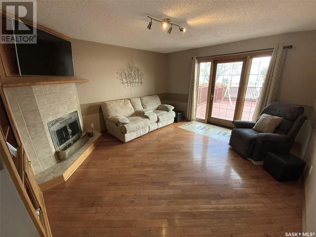 287 4th Street, House detached with 4 bedrooms, 3 bathrooms and null parking in Pilot Butte SK | Image 37