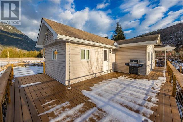 2269 Solsqua Road, House detached with 2 bedrooms, 2 bathrooms and 22 parking in Columbia Shuswap E BC | Image 26