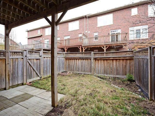 1993 Oana Dr, House attached with 3 bedrooms, 3 bathrooms and 1 parking in Mississauga ON | Image 19