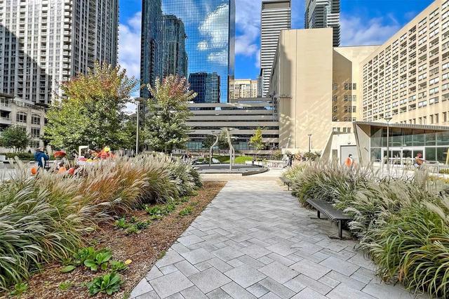 1509 - 386 Yonge St, Condo with 2 bedrooms, 2 bathrooms and 1 parking in Toronto ON | Image 20