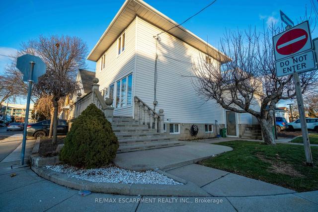 41 East 27th St, House detached with 4 bedrooms, 2 bathrooms and 2 parking in Hamilton ON | Image 23