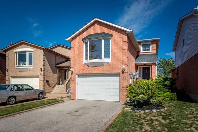 32 Puritan Crt, House detached with 3 bedrooms, 2 bathrooms and 5 parking in Hamilton ON | Image 1