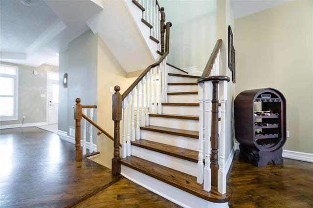 214 Glenashton Dr, House semidetached with 3 bedrooms, 3 bathrooms and 2 parking in Oakville ON | Image 9