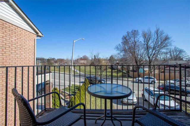 162b Crocus Dr, House semidetached with 3 bedrooms, 4 bathrooms and 3 parking in Toronto ON | Image 9