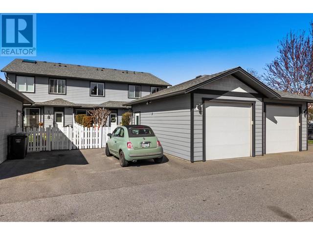 987 Laurier Avenue, House attached with 2 bedrooms, 3 bathrooms and 1 parking in Kelowna BC | Image 50