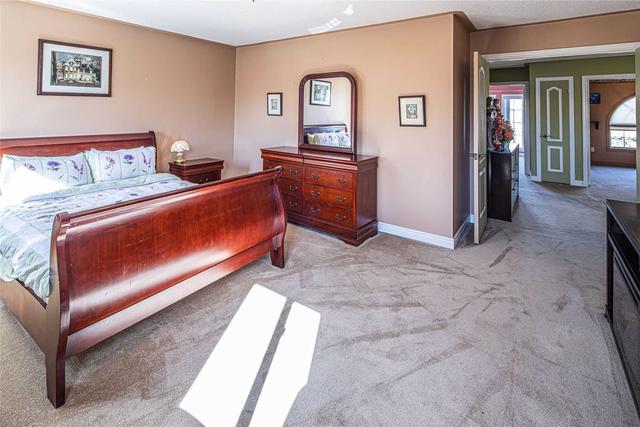 122 Queen Mary Dr, House detached with 4 bedrooms, 4 bathrooms and 4 parking in Brampton ON | Image 4