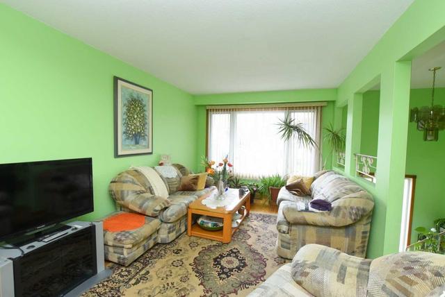 162 Canada St, House detached with 3 bedrooms, 2 bathrooms and 3 parking in Hamilton ON | Image 16