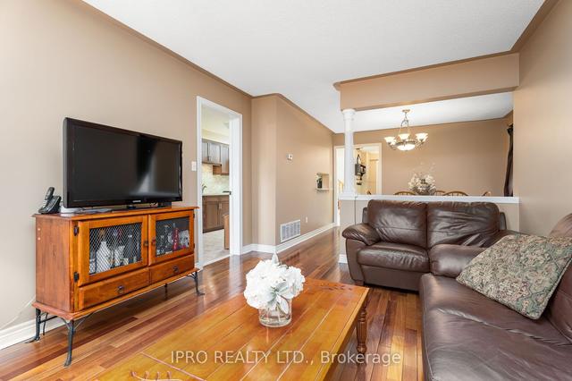 5 Amazon Crt, House semidetached with 3 bedrooms, 4 bathrooms and 4 parking in Brampton ON | Image 3