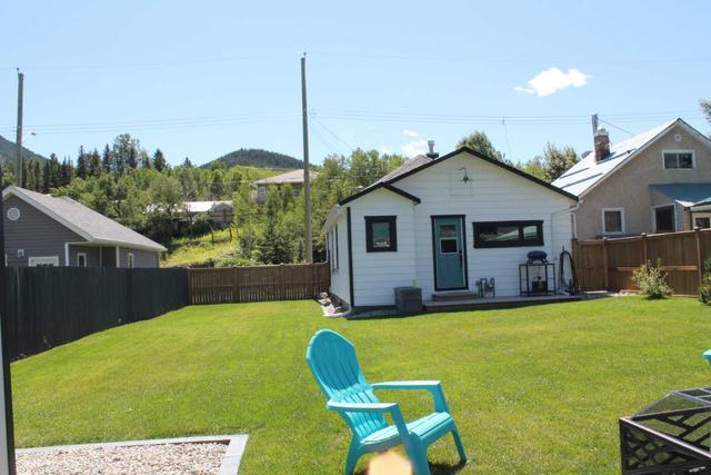 13413 18 Avenue, House detached with 2 bedrooms, 2 bathrooms and 1 parking in Crowsnest Pass AB | Image 4