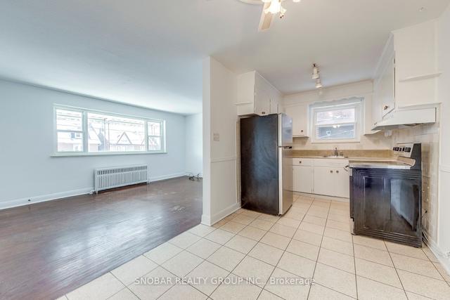 1030 Davenport Rd, House detached with 4 bedrooms, 2 bathrooms and 4 parking in Toronto ON | Image 4