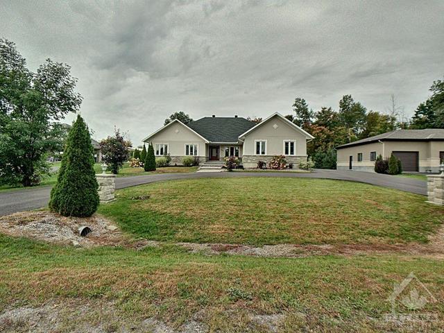 6679 Woodstream Drive, House detached with 5 bedrooms, 4 bathrooms and 11 parking in Ottawa ON | Image 1