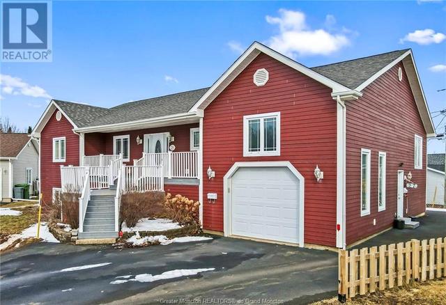 27 - 29 Darla Crt, House detached with 6 bedrooms, 3 bathrooms and null parking in Moncton NB | Image 1
