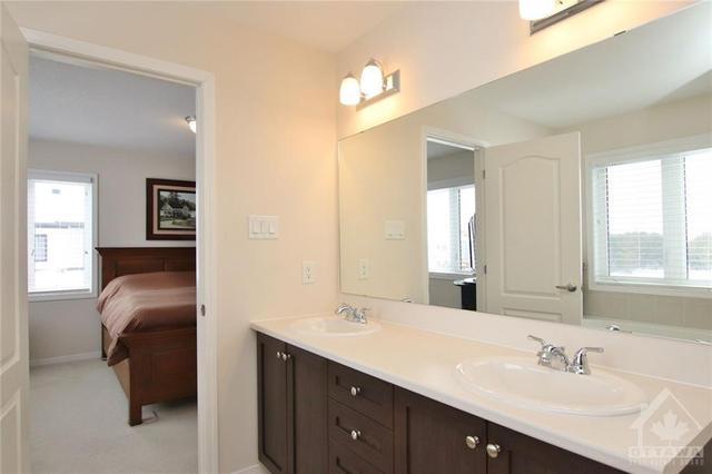 569 Radiant Private, Townhouse with 4 bedrooms, 3 bathrooms and 2 parking in Ottawa ON | Image 20